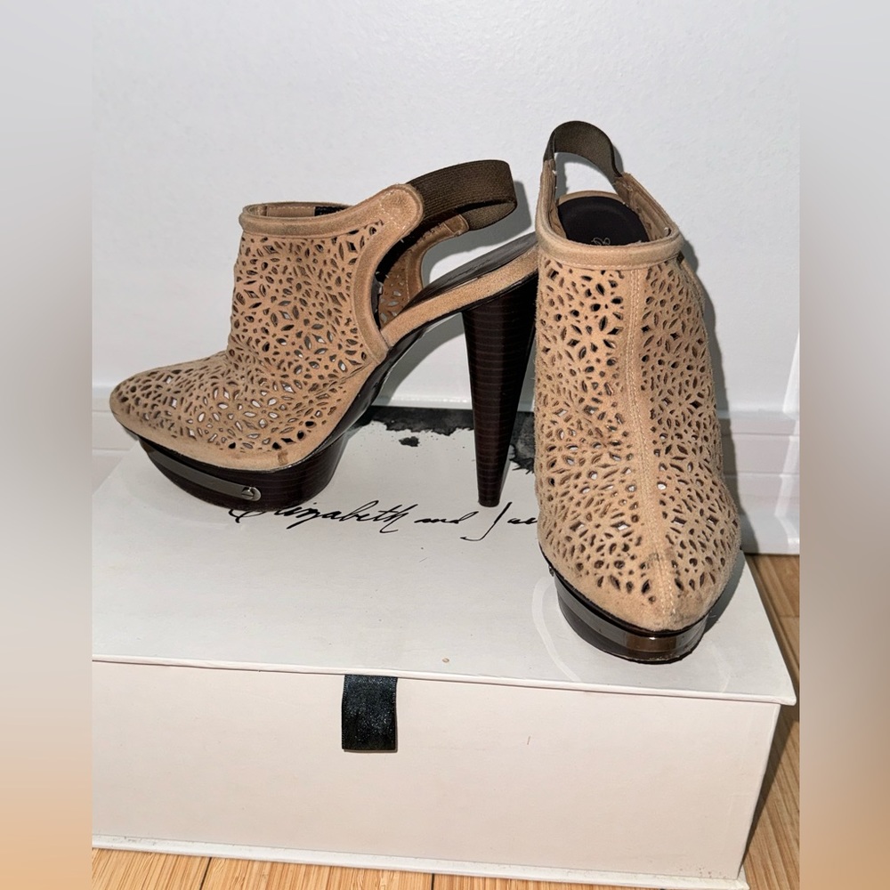 Elizabeth and James Maryl Heels Size 7.5